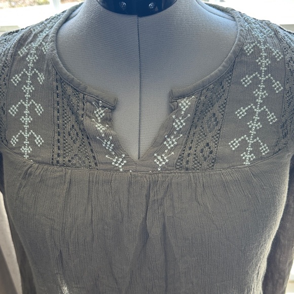 Mudd Gray Embroidered Blouse XS long sleeve - Picture 4 of 11
